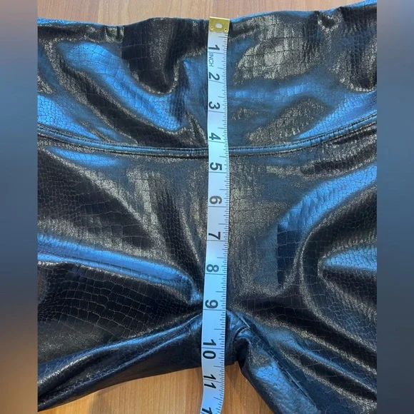 SPANX Faux Leather Croc Leggings In Chocolate SP - Picture 5 of 11